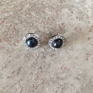 White Gold with Black Pearl Stud Earrings
